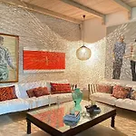 Townhouse Estancia del Virrey in walled city