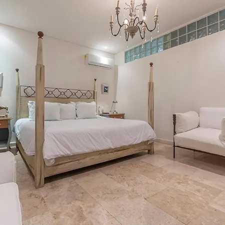 Townhouse Del Virrey In Walled Apartamento *