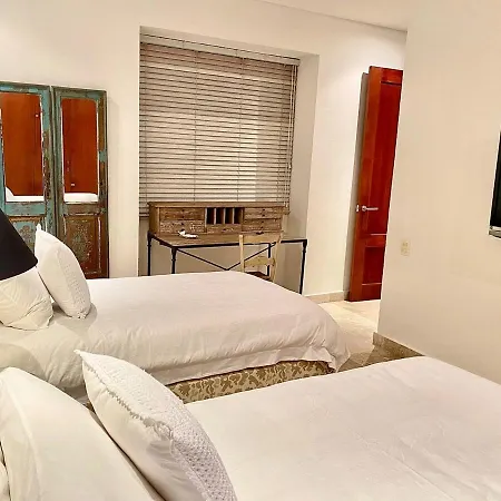 Townhouse Del Virrey In Walled Apartamento *