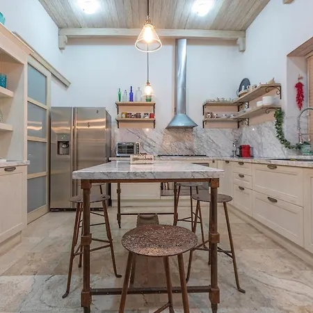 Townhouse Del Virrey In Walled Apartamento *