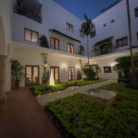 Townhouse Del Virrey In Walled *