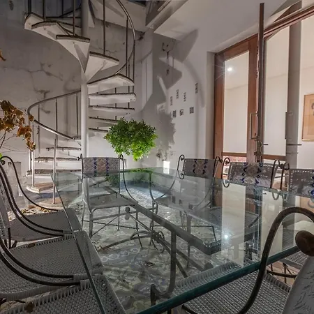 Townhouse Del Virrey In Walled *