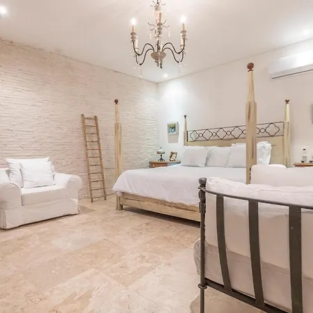 Townhouse Del Virrey In Walled *
