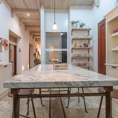 Townhouse Del Virrey In Walled Cartagena