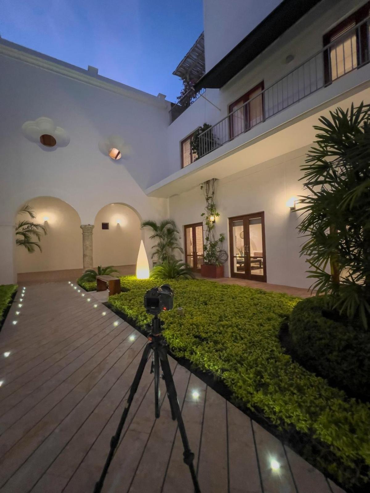 Townhouse Del Virrey In Walled Apartment